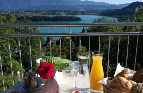 Finkenstein am Faaker See House | Doppelzimmer Seeblick - Grüner Heinrich - Bett & Frühstück