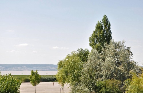 Podersdorf am See House | Doppelzimmer, Stehbakon, Seitl. Seeblick - Seehotel Herlinde