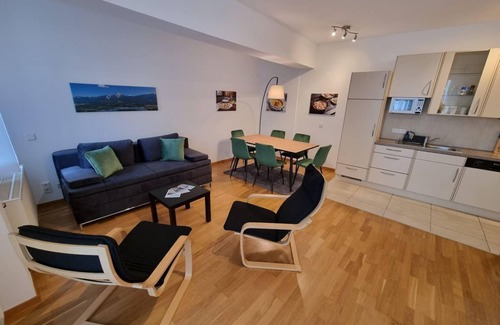 Villach Apartment | Doppelzimmer, Bad, WC, Straßenseitig - City Appartements Villach