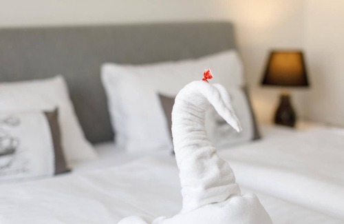 Morbisch am See Cottage | Doppelzimmer Deluxe mit Dusche, WC - Pension Laubenhof