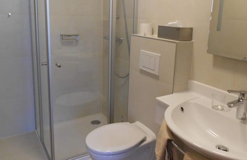 Illmitz Apartment | Doppelzimmer, Dusche, WC, - Weingut-gästehaus Palkowitsch