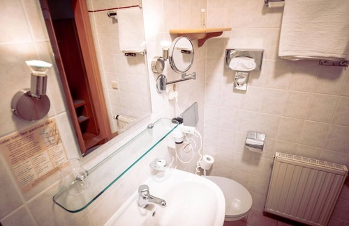 Plauen House | Doppelzimmer, Dusche, WC - Hotel Heinz