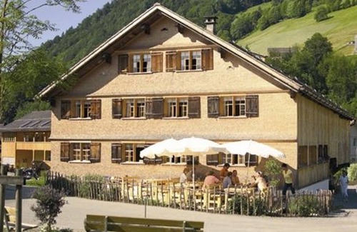 Mellau Apartment | Doppelzimmer Mörzelspitze - Denkmalgeschütztes Haus im Idyllischen Mellau - Nazes Hus