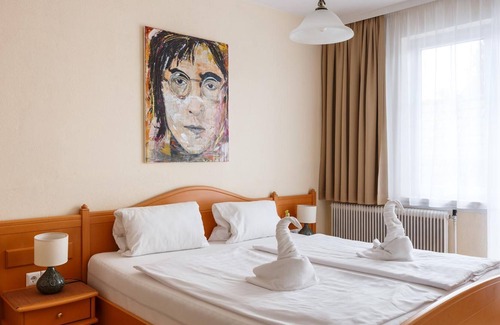 Morbisch am See Cottage | Doppelzimmer mit Kleinem Balkon - Pension Laubenhof