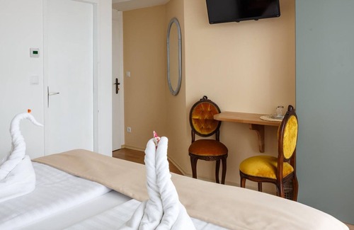 Morbisch am See Cottage | Doppelzimmer mit Balkon Seeseite - Pension Laubenhof