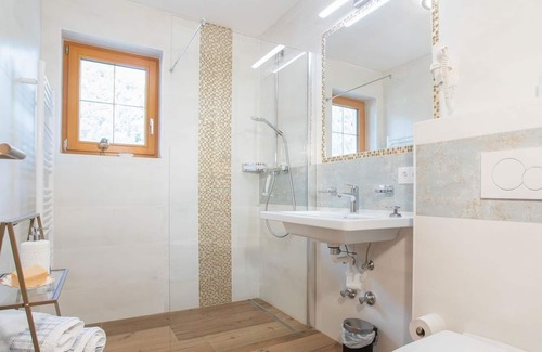 Pertisau Cottage | Doppelzimmer mit Balkon Kat. A - Gasthof Dorfwirt