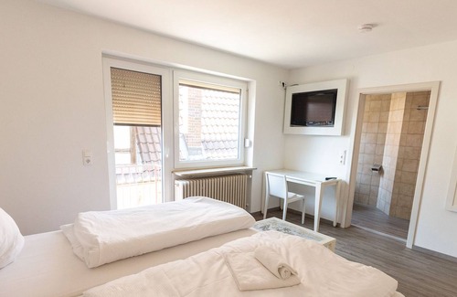 Hollfeld House | Doppelzimmer mit Kleiner Terrasse - Zi. 1 - Gasthof Schrenker