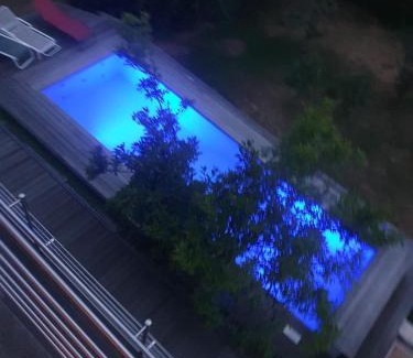 Horchheim Apartment | Doppelzimmer mit neuem Bad und Sportpool-Nutzung außen, im basement cellar der Villa Naturpark, Garten mit Rheinblick