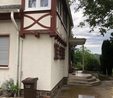 Horchheim Apartment | Doppelzimmer mit neuem Bad und Sportpool-Nutzung außen, im basement cellar der Villa Naturpark, Garten mit Rheinblick