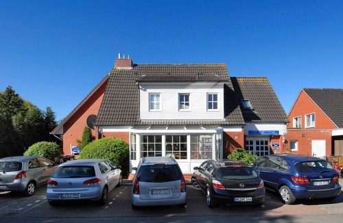 Neuharlingersiel House | Doppelzimmer Standard mit Balkon - Hotel Garni Haus Am Meer