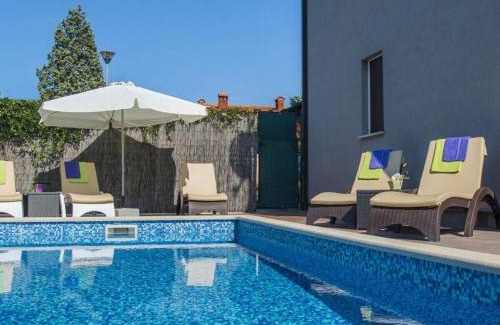 Strmac House | Dora Comfortable holiday residence