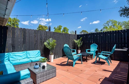 Mount Dora Apartment | Dora's Haven Getaway-Cozy 1Bedroom with Boat or Camper Parking- Free