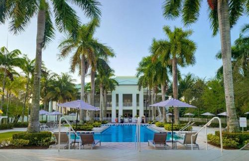Doral Apartment | Doral Pool 1407 by WaveProperties