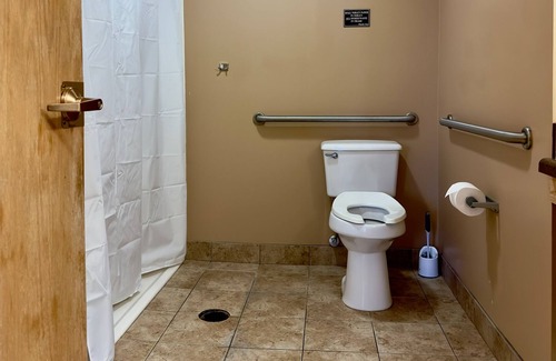 Auburn Apartment | Dorm-Style Suite located in the center of downtown Auburn, NY