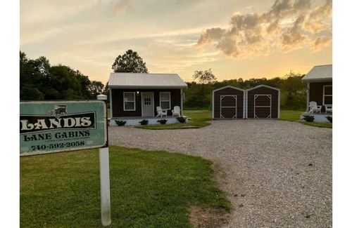 Carbon Hill House | Dorothy-Cozy tiny home 7 mile from Ohio University