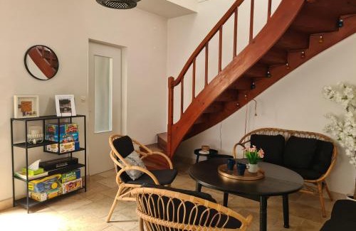 Les Epesses House | Dors Fée Duplex avec Toit-Terrasse et Salle de Jeux - Centre Bourg à 4 min du Puy duFou