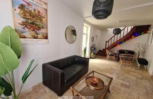 Les Epesses House | Dors Fée Duplex avec Toit-Terrasse et Salle de Jeux - Centre Bourg à 4 min du Puy duFou