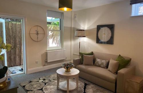 Cheltenham Apartment | Dorset Villa flat 2 at Pittville Lawn