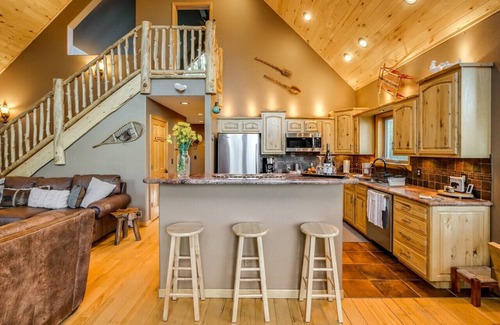 Black Hawk House | Dory Lakes · Breathtaking Views Hot Tub, Pool Table, Fireplace