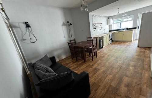 Little Hulton House | Double-Bed Manchester Close To Bolton City Centre C2