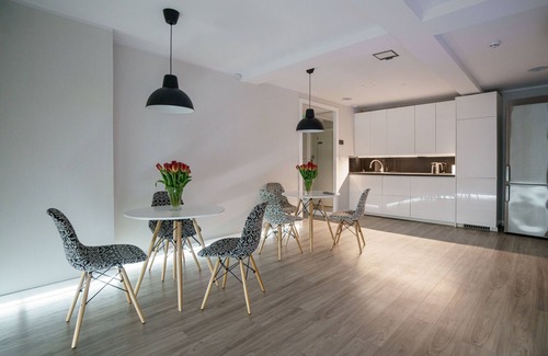 Wlochy Apartment | double bed, private bathroom, AC, fast wifi