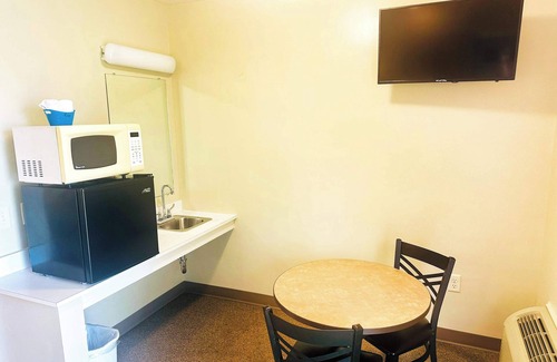Lake City Apartment | Double Bed Room in Heart of Lake City