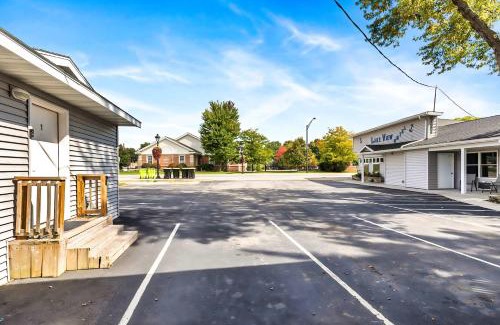Lake City Hotel | Double Bed suite in Heart of Lake City