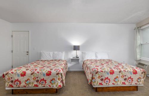 Lake City Hotel | Double Bed Suite with Full Kitchen