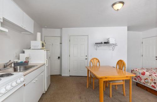Lake City Hotel | Double Bed Suite with Full Kitchen