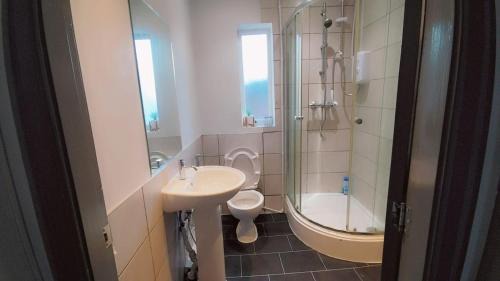 Eccles House | Double-Bedroom in the Heart of Eccles Manchester Perfect for Short Stays BH1