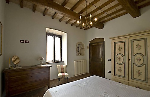 Uncinano House | DOUBLE BEDROOM WITH BATHROOM AND BALCONY