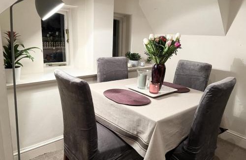 Earl's Court House | Double bedroom with en-suite bathroom in Chelsea - central London - share apartment