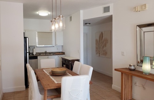 Alice Town Villa | "Double Date at the Beach" Oceanside 2 Bedroom/2 Bath