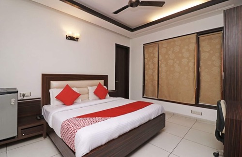 DLF Phase 3 Hotel | Double Deluxe Room @ Sterling Hotel Rooms With Balcony Near Dlf Ambience Mall