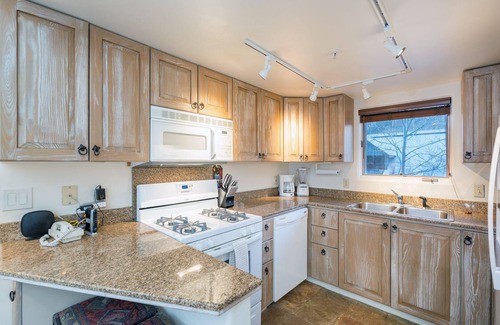 Telluride House | Double Diamond 23 by AvantStay | Close to Town & The Slopes!