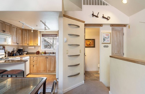 Telluride House | Double Diamond 23 by AvantStay | Close to Town & The Slopes!