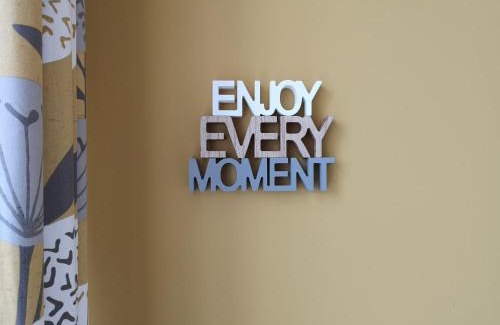 Kirkcaldy Apartment | Double Ensuite Bedroom near Edinburgh
