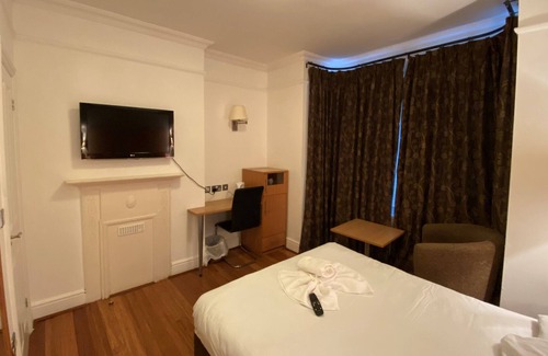High Wycombe House | Double Ensuite Room - Buckingham Hotel
