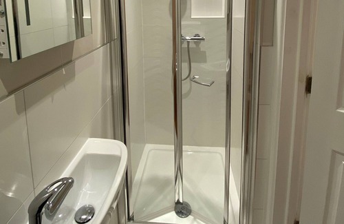 High Wycombe House | Double Ensuite Room - Buckingham Hotel