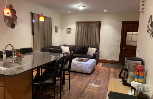 Niagara Falls House | Double Houses Accommodates 18 with Free Off-Street Parking - USA