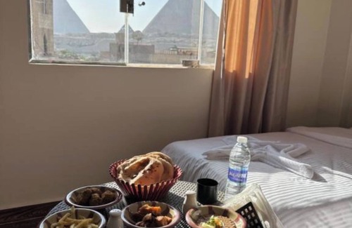 Giza Governorate Apartment | Double or Twin Room with Mountain View