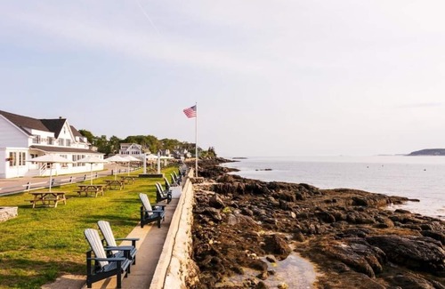 Ocean Point Hotel | Double Queen w/Porch | Bluebird Ocean Point Inn | Private Beach Access