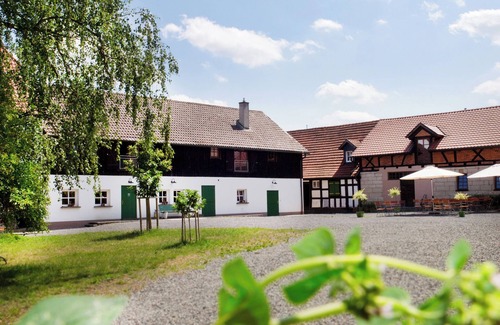 Redwitz an der Rodach Apartment | Double room country garden or castle view on a four-sided courtyard to the castle grounds!