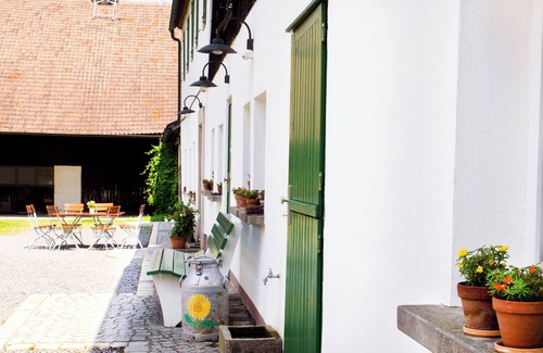 Redwitz an der Rodach Apartment | Double room country garden or castle view on a four-sided courtyard to the castle grounds!
