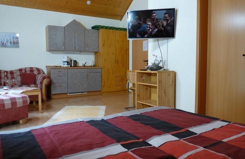 Annweiler am Trifels Bed & Breakfast | Double Room Suite Balcony - Privatzimmer Gästehaus Heger