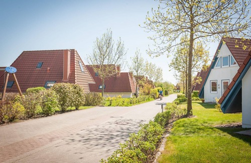 Dorumer Neufeld Apartment | Double room 116. With garden view and dog-friendly.