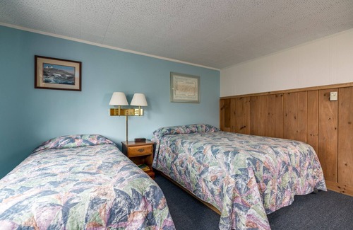 Ogunquit - Wells Cabin | DOUBLE ROOM - 2 DOUBLE BEDS