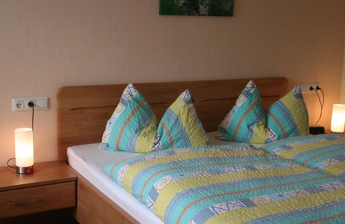 Uerzig Bed & Breakfast | Double room 2 - Wine and guest house Hermann-Josef Schmitz