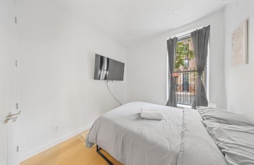 Central New York City House | Double Room at a shared Apartment near Times Square
