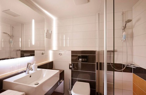 Bastei House | Double room, bath, toilet, rock view - Berghotel Bastei